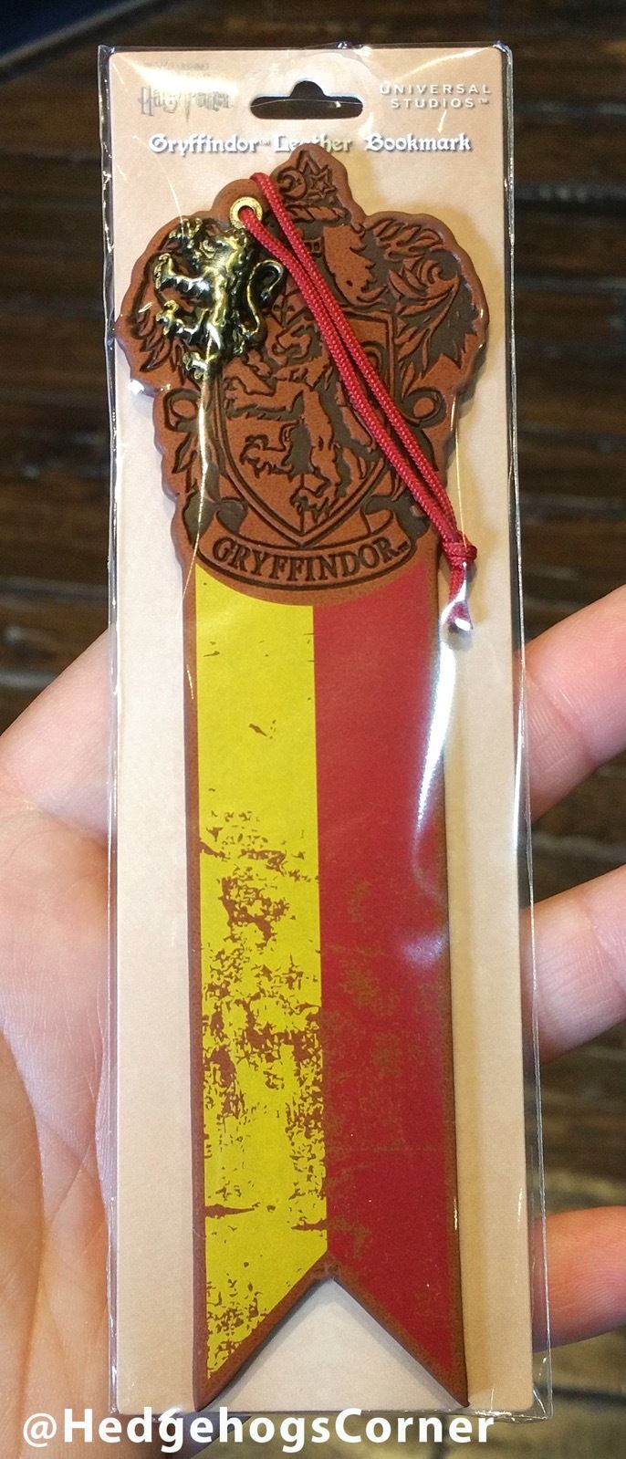 Wizarding World of Harry Potter Leather Bookmark Gryffindor Crest –  Hedgehogs Corner