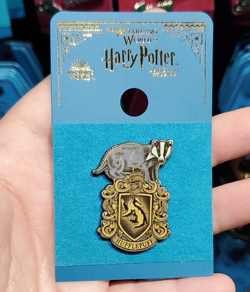 Wizarding World of Harry Potter Universal Studios Parks Pin - Hufflepuff Crest Badger