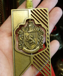 Wizarding World of Harry Potter Universal Studios Parks Holiday Ornament Metal Banner Hufflepuff Crest