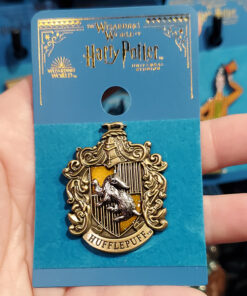 Wizarding World of Harry Potter Universal Studios Parks Pin Hufflepuff Glitter Crest