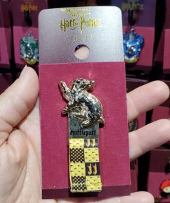 Wizarding World of Harry Potter Universal Studios Parks Trading Pin - Hufflepuff Badger Ribbon Badge