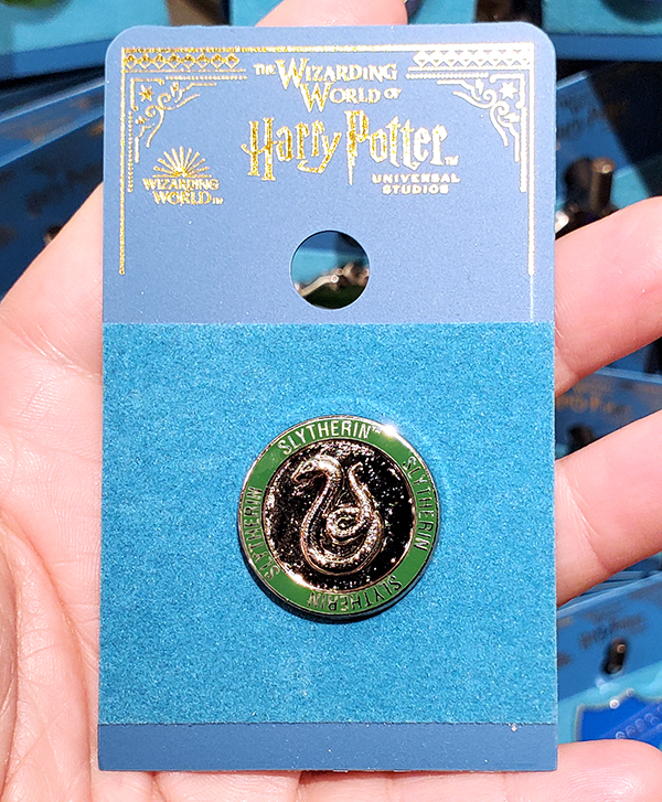 Universal Studios Harry Potter Slytherin House Icon Pin on Pin New with Card 